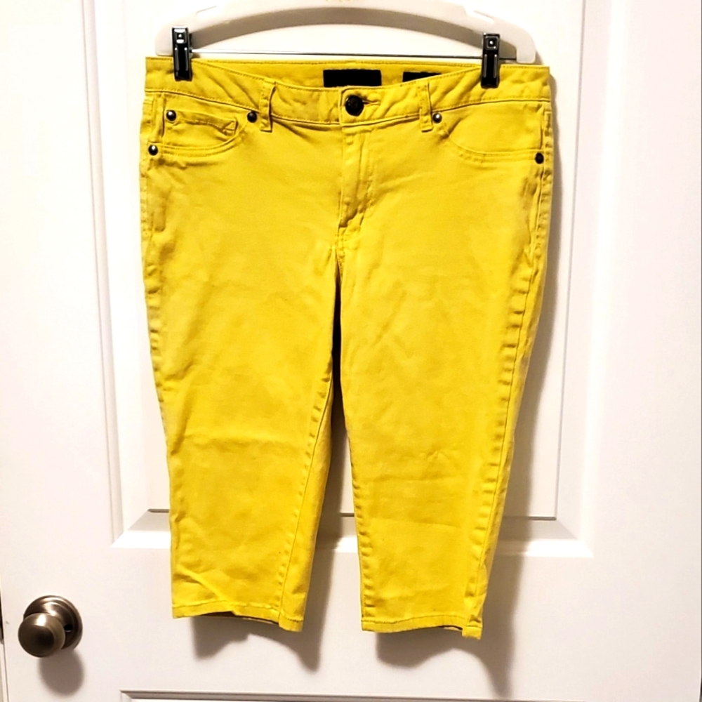 12/$30    💛 yellow capris from simpson